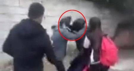Liseli Kızların Okul Çıkışı Kavgası Cep Telefonuyla Anbean Kaydedildi