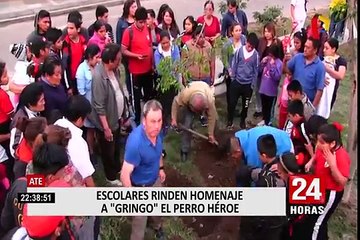 Ate: escolares rindieron homenaje a 'Gringo', el perro héroe