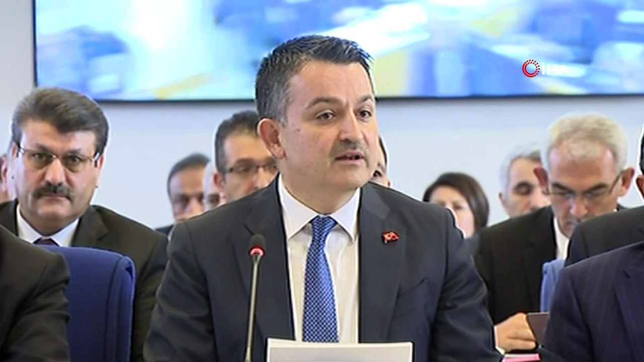 Tarım ve Orman Bakanı Pakdemirli: '2002'de çiftçiye verilen toplam 1.8 milyar TL desteği, her sene artırdık ve 2017 yılında toplam 12.9 milyar TL destek verdik. 2018 yılında ise; bugüne kadar verdiğimiz 12.4 milyar TL destek miktarını yıl