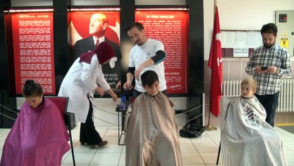 İhtiyaç sahibi öğrencilere gönüllü kuaförlük yapıyorlar - TRABZON