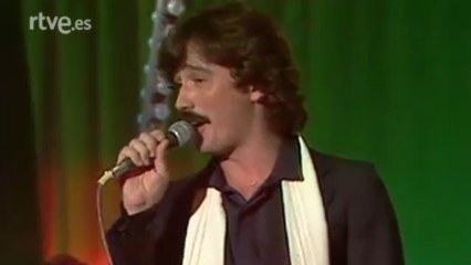 José Umbral interpreta la canción con la que ganó el festival de Benidorm