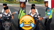 Bocah SMP dihadiahi sepeda setelah ditilang karena naik motor- TomoNews