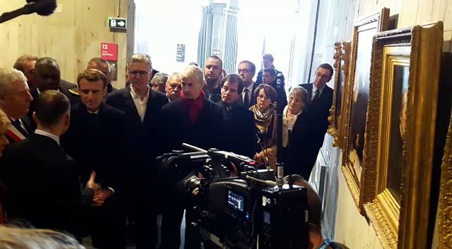 Besançon Emmanuel Macron à l'intérieur du musée des beaux arts et d'archéologie