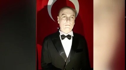AVM'de Atatürk'e benzemeyen Atatürk heykeli