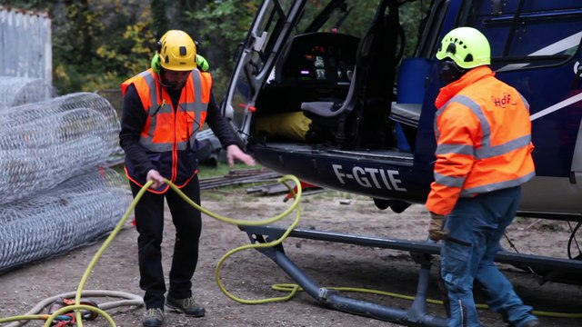 Héliportage sur le chantier de la via ferrata de Grenoble