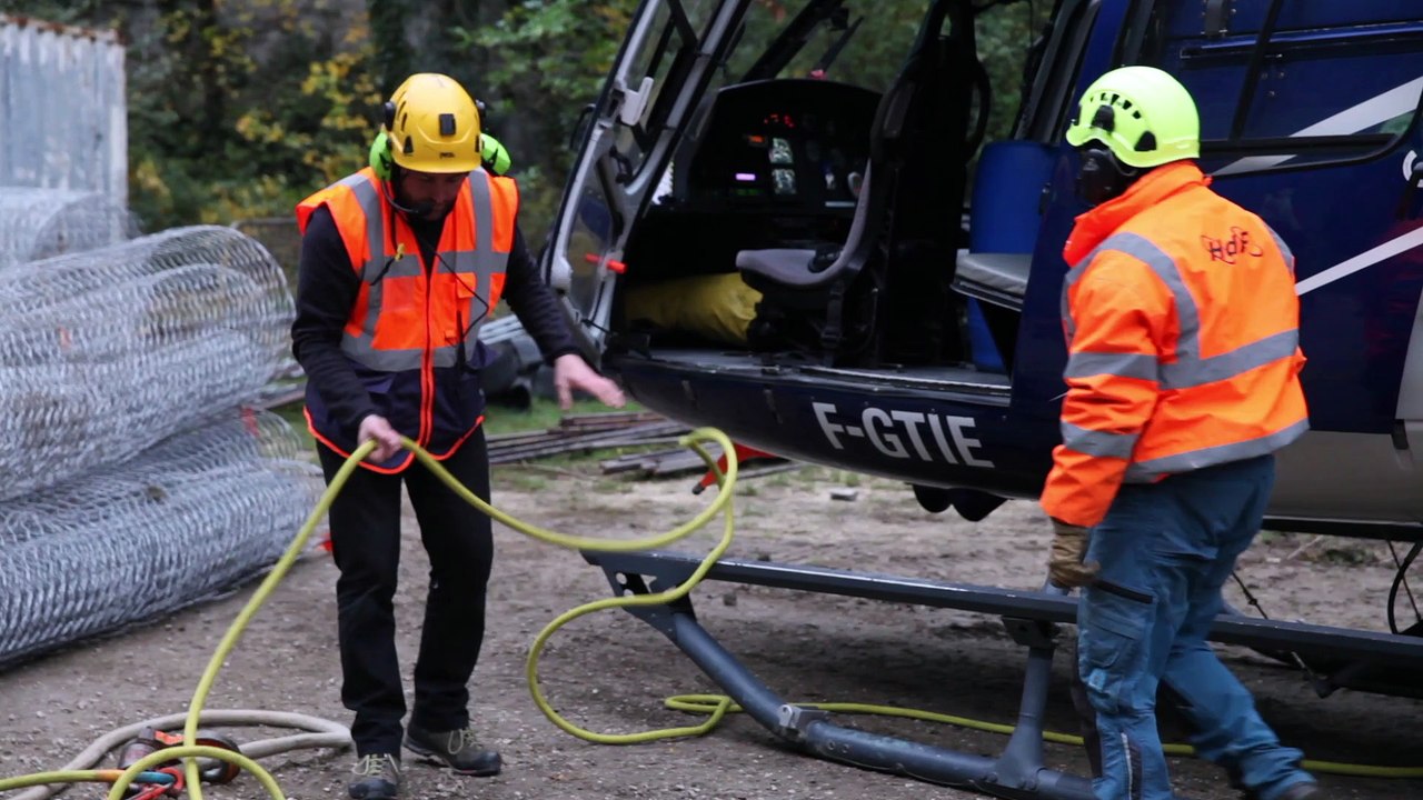 Héliportage sur le chantier de la via ferrata de Grenoble