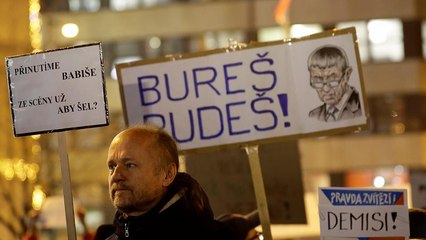 Ezrek követelték Andrej Babis távozását