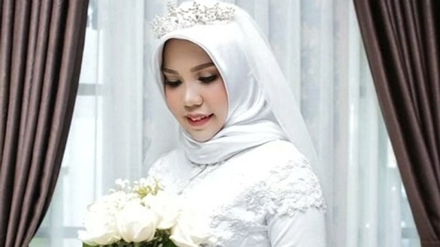 Indonesian woman who lost fiance in Lion Air crash goes ahead with their planned wedding