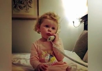 下载视频: Cette petite fille ayant une conversation sérieuse au téléphone est la meilleure chose que vous allez voir!