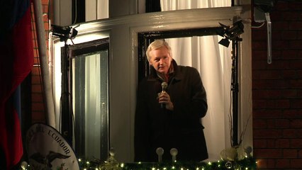 Julian Assange é indiciado nos Estados Unidos