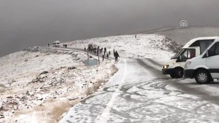 Nemrut Dağı'na Çıkmaya Çalışan Minibüs Yolda Kaldı