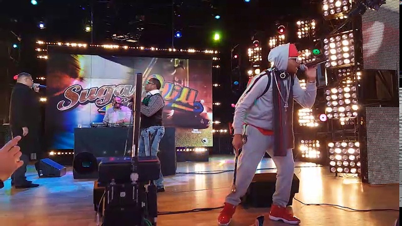 OFF TPMP : Le shooting de Cyril Hanouna et Kelly Vedovelli, Valérie Bénaïm en mode fan… (Exclu Vidéo)