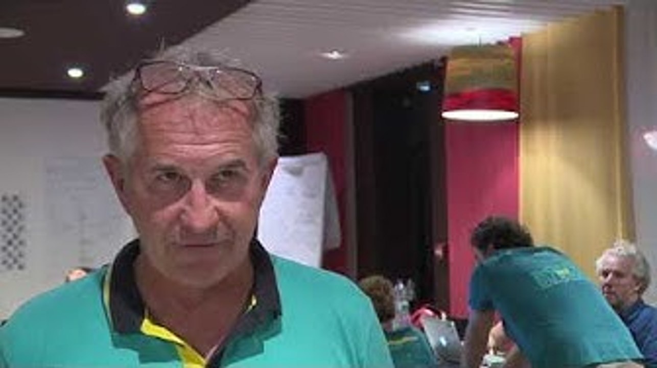 Jacques CARAES, directeur de course, à propos de l'échouement d'Alex THOMSON - Hugo Boss