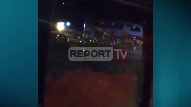 Report TV - Prrenjas, aksidentohet autobusi me gjimnazistë, 5 të lënduar, shoferi shmangu tragjedinë