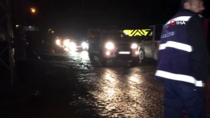 Beytüşşebap'ta yağan yağmur heyelana neden oldu, jandarma evleri tahliye etmeye başladı