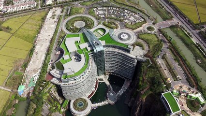 This place is the pits: China opens hotel in quarry