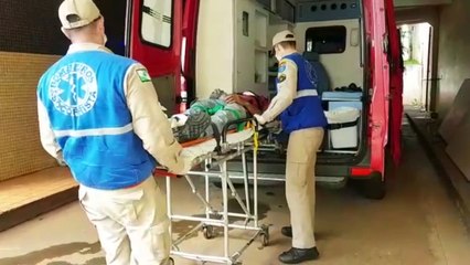 Homem tem suspeita de fratura após sofrer queda de dois metros