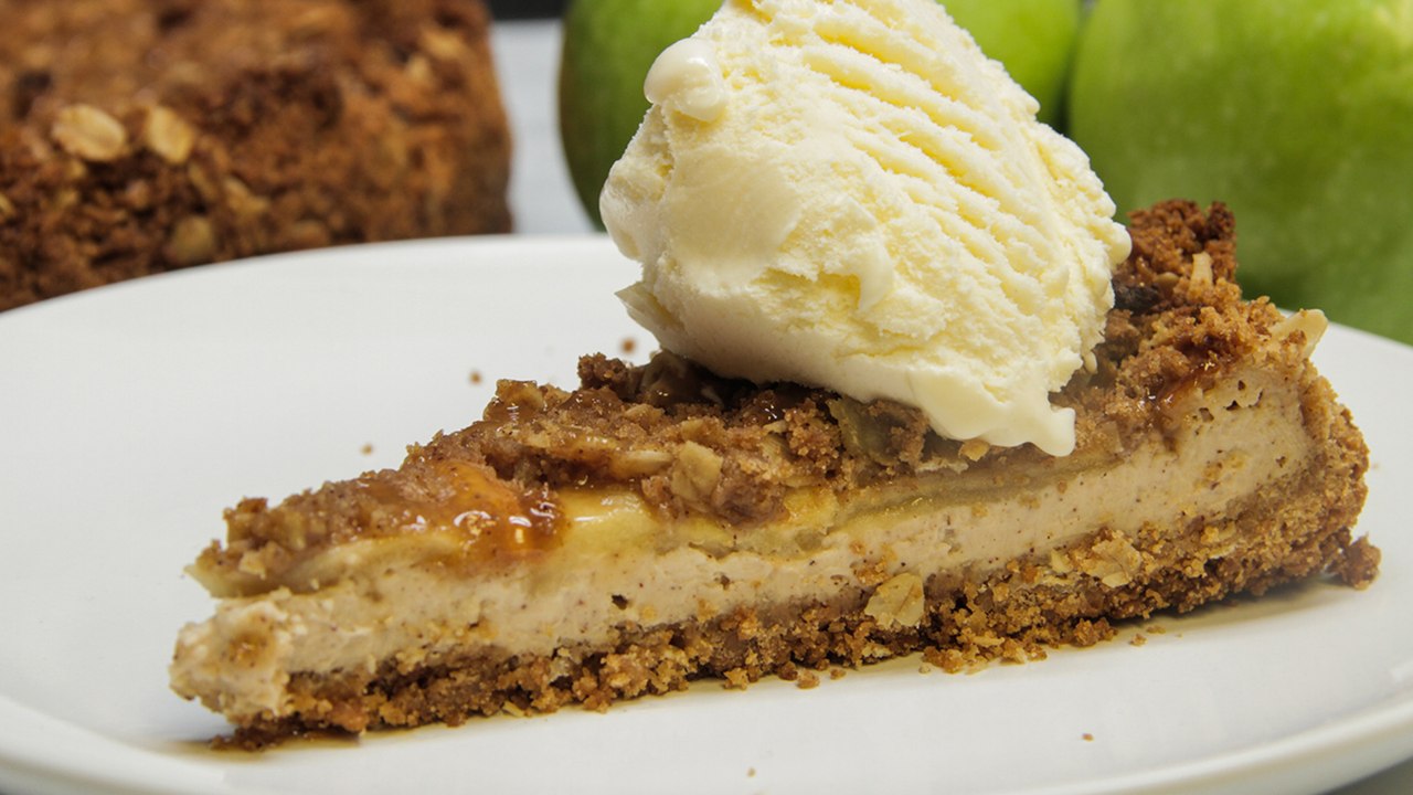 Apple Crisp Cheesecake