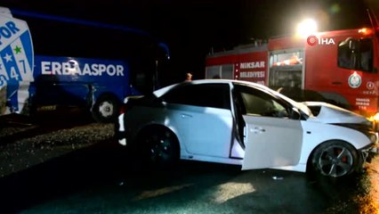 Erbaaspor'a Ait Yolcu Otobüsüyle İki Araç Çarpıştı: 1 Ölü, 3 Yaralı