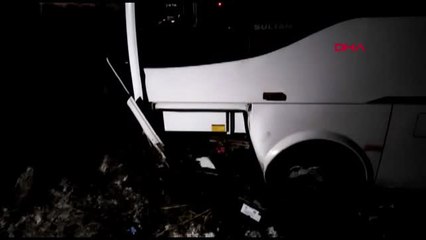 Elazığ'da Midibüs Şarampole Uçtu 17 Yaralı