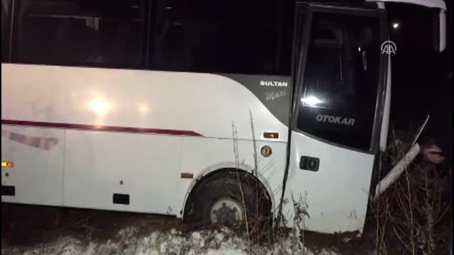 Elazığ'da Midibüs Şarampole Devrildi: 17 Yaralı