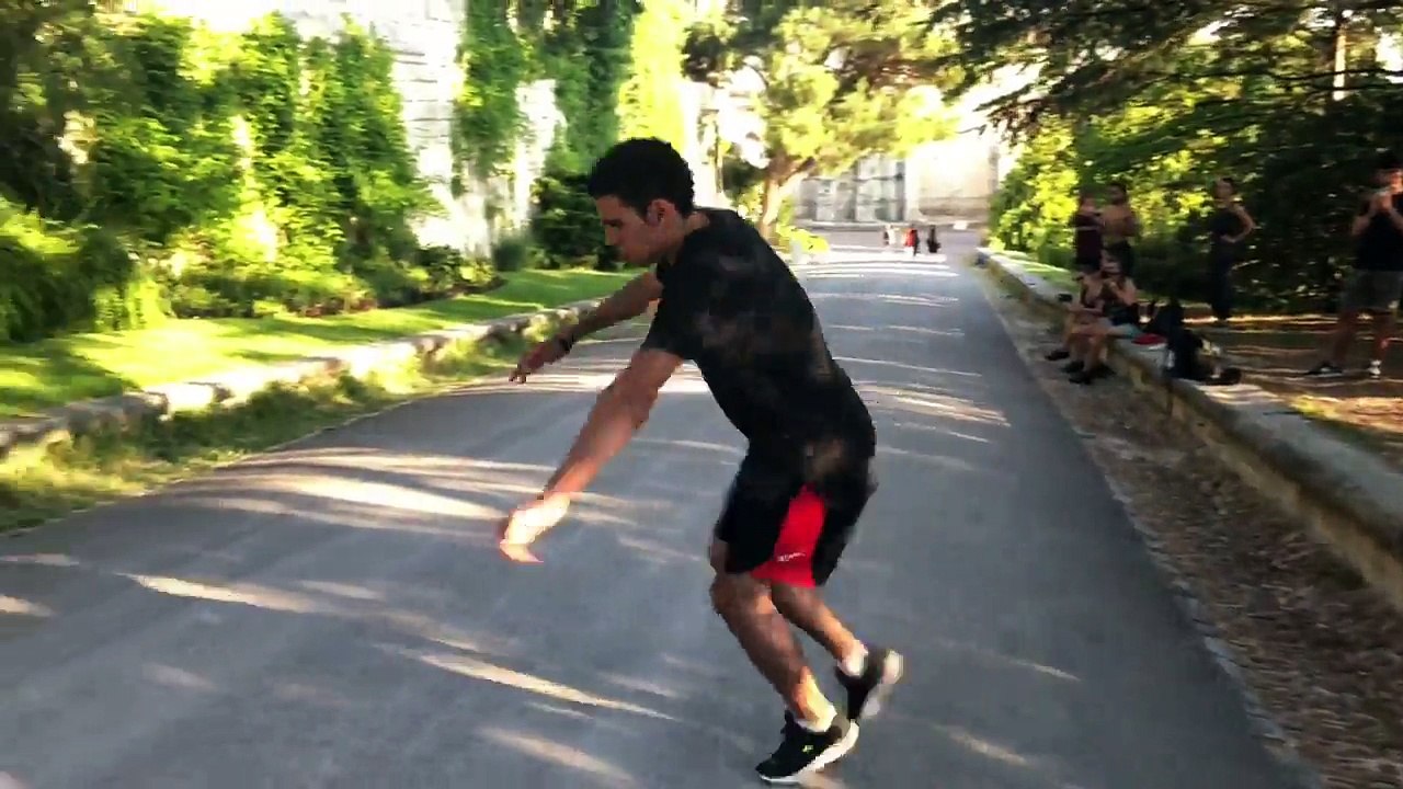 Un gars fait 29 pieds de lune à la suite !