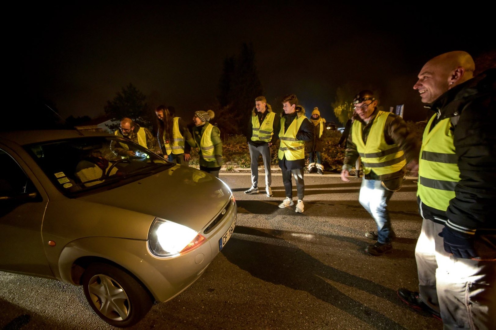 Gilets jaunes dans les Vosges : blocage du rond-point de Chavelot - Vidéo  Dailymotion