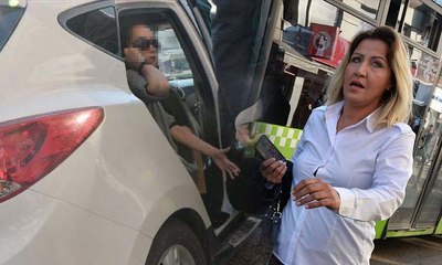 Cipteki kadınlar, yol vermediği iddiasıyla otobüs şorünü dövdü