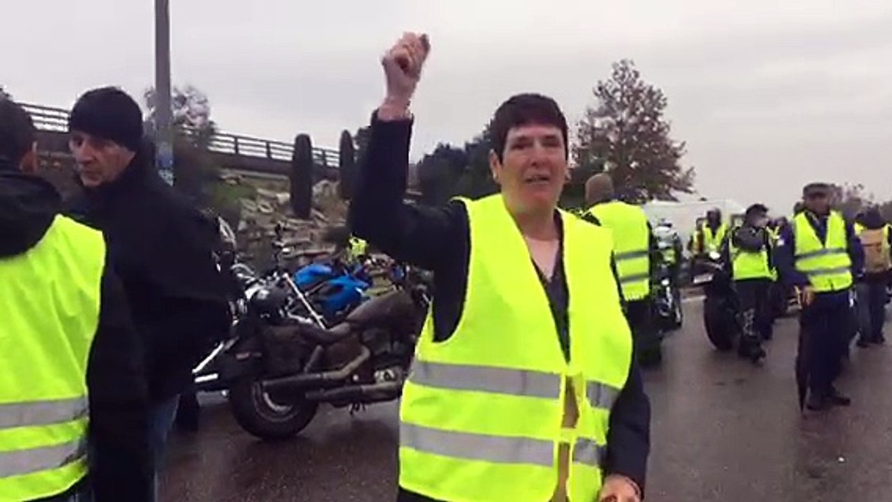 Gilets jaunes : blocage au péage "Avignon Nord" - Vidéo Dailymotion