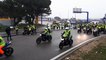 Blocage des gilets jaunes dans le Vaucluse, le 17 novembre 2018: une centaine de motards quittent à 9h30 le point de l'échangeur de l'A7 au Pontet, à Avignon, vers Auchan.