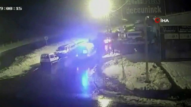 Otomobil önündeki araca çarpıp yola böyle savruldu