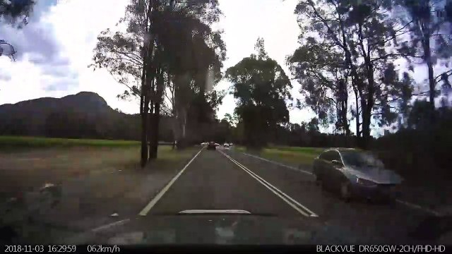 Insolite : une limousine garée en plein milieu de la route !