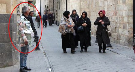 Gaziantepli Vatandaşın Montunu Gören, Yolunu Kesip Detaylıca İnceliyor