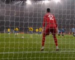 لقطة: كرة قدم: نيمار يُهدي البرازيل فوزًا ثمينًا أمام الأوروغواي من علامة الجزاء