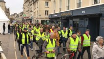 1 500 gilets jaunes manifestent