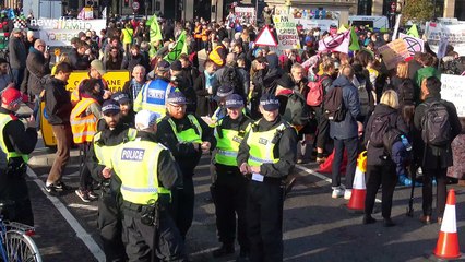 London bridges blocked by thousands of climate change protesters