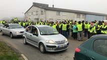 Rassemblement des gilets jaunes près de Laval