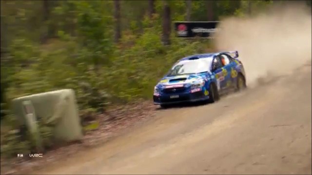 Ce pilote de rallye se prend un ballot de paille à pleine vitesse : douloureux