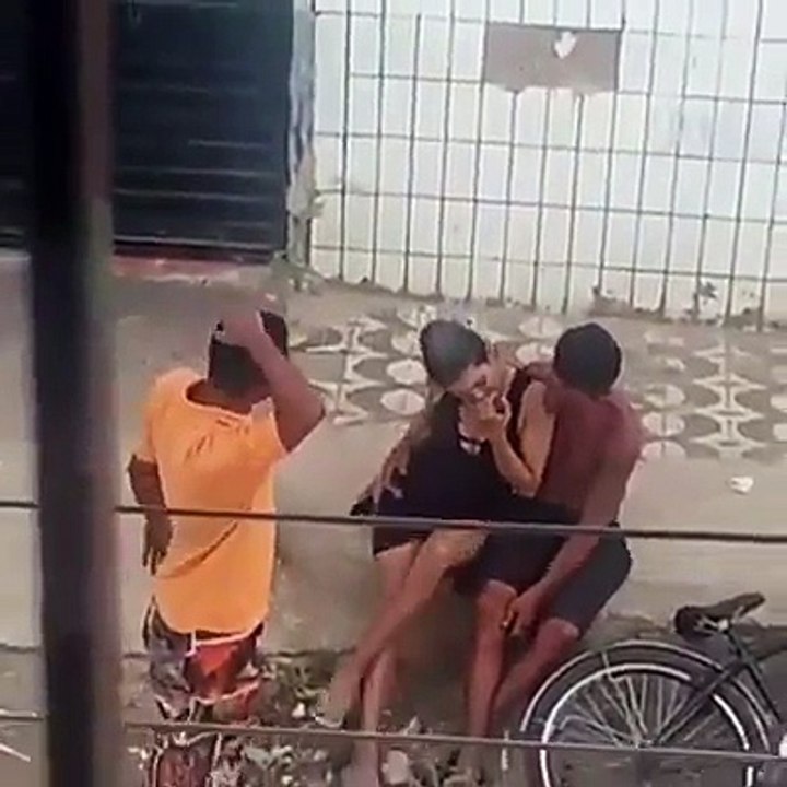 Se durmió y su mejor amigo le quito a la mujer