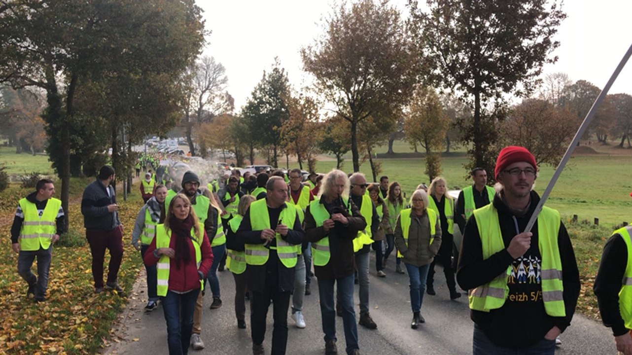 Gilets jaunes. Un millier de personnes défilent de Kerampuilh à la mairie.
