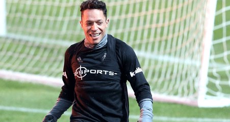 Download Video: Beşiktaş'ın Brezilyalı Oyuncusu Adriano: Amatör Olarak Sevilla'yı Destekliyorum