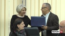 Report Tv - Ndahen çmimet e Panairit të Librit “Tirana 2018”