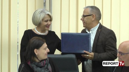 Report Tv - Ndahen çmimet e Panairit të Librit “Tirana 2018”