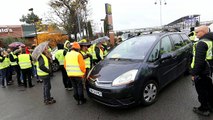 Mobilisation des gilets jaunes à Montélimar: certains automobilistes perdent patience