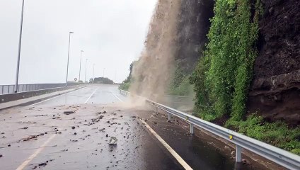 Cortan la carretera de acceso a Martiánez por desprendimientos