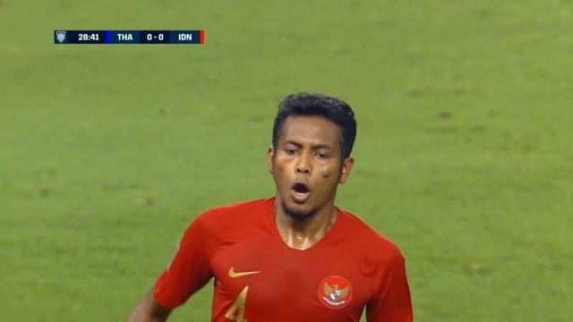 لقطة: كأس سوزوكي: زولفياندي يمنح أندونيسيا الأسبقية أمام تايلاندا بفضل تسديدة مهولة