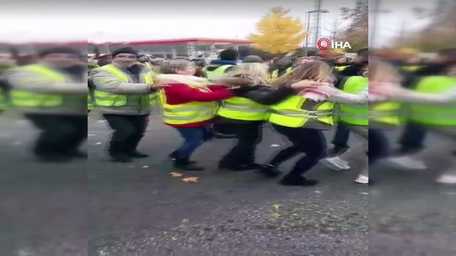 - Çılgın Türkler Fransız eylemcileri coşturdu- Fransa’daki Türklerden ‘Sarı Yelekler’ eylemine davullu zurnalı destek