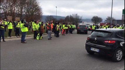 Скачать видео: FRANCHE COMTE Gilets jaunes dans le Haut Doubs Chants et solidarité