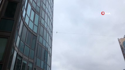 - Onlarca metre yükseklikte yürüyen ip cambazı yürekleri ağza getirdi