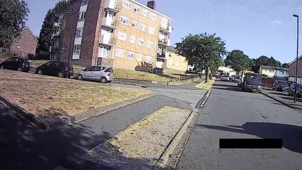 LG53 BGV close overtake up going up hill then stops in the middle of the road no indicators